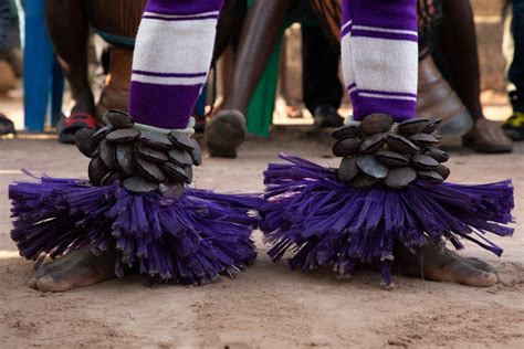 zaouli dance meaning: Can the zaouli dance be seen as a metaphor for the cyclical nature of life?